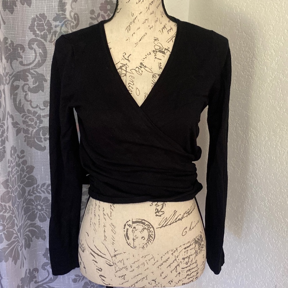 Womens wrap top - size medium